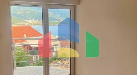 Видовая квартира с двумя спальнями, Будва