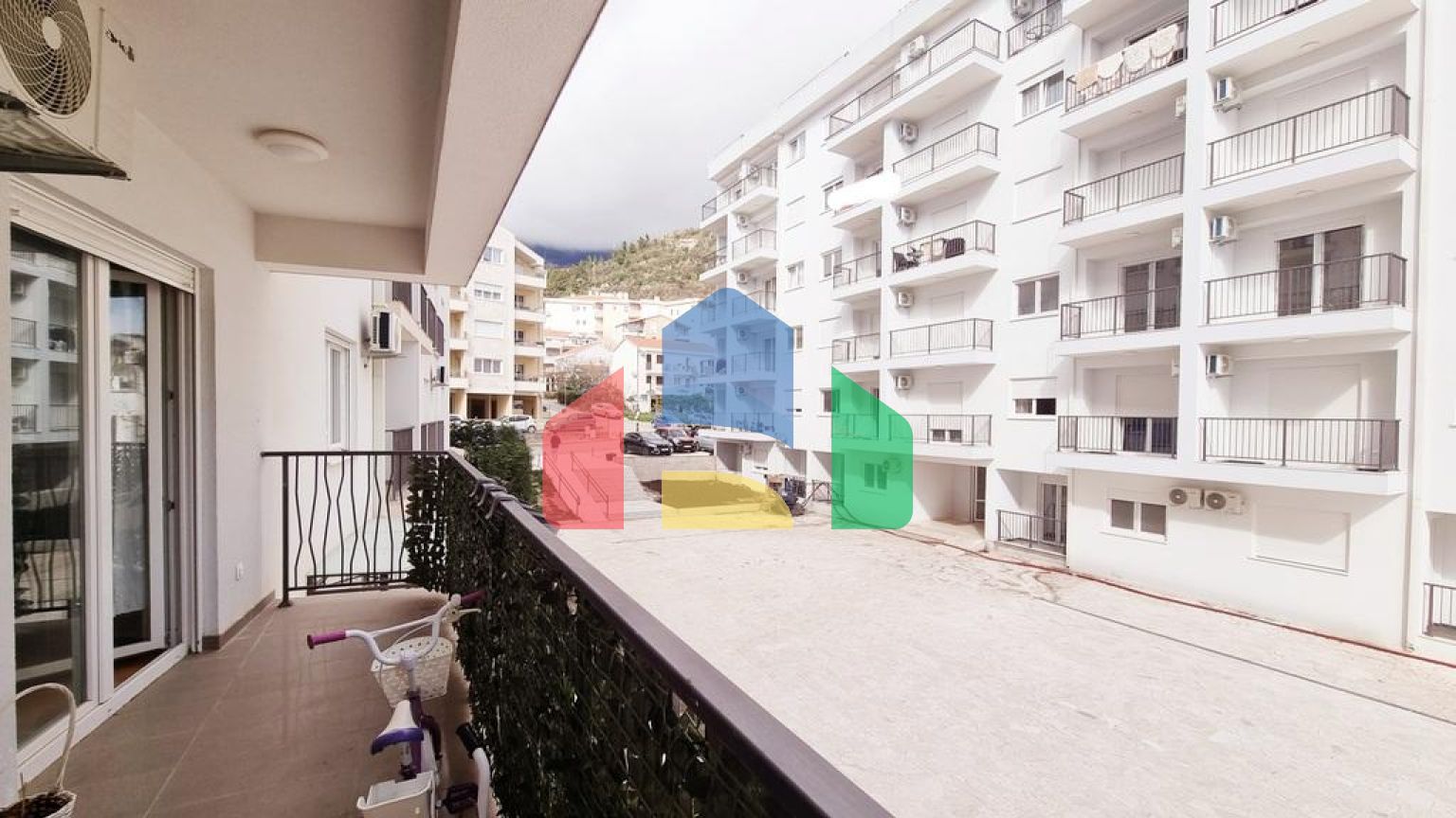 Уютная квартира с одной спальней в тихом районе Будвы.