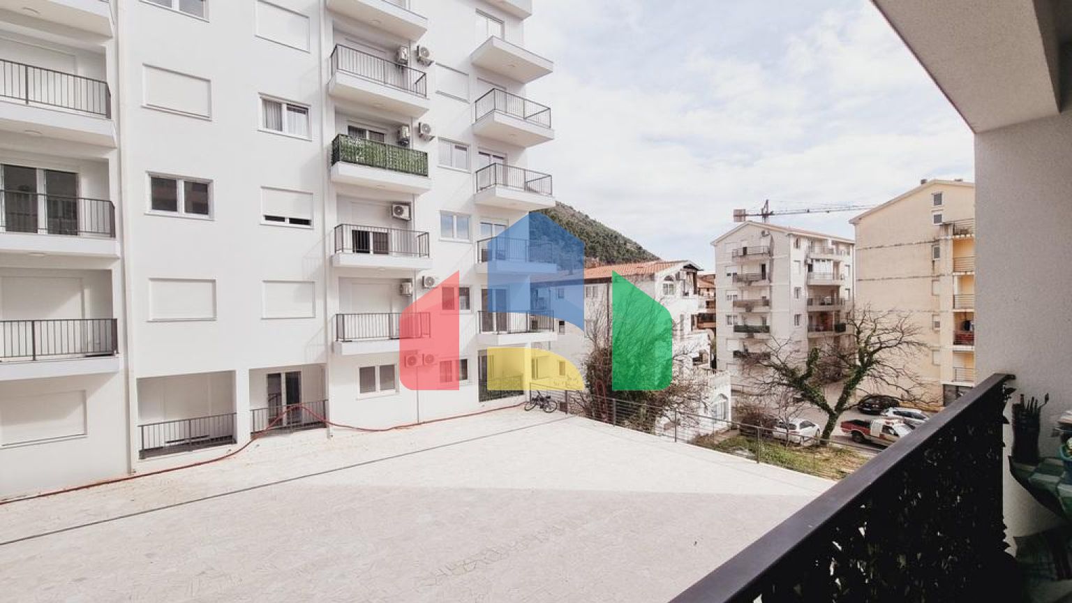 Уютная квартира с одной спальней в тихом районе Будвы.