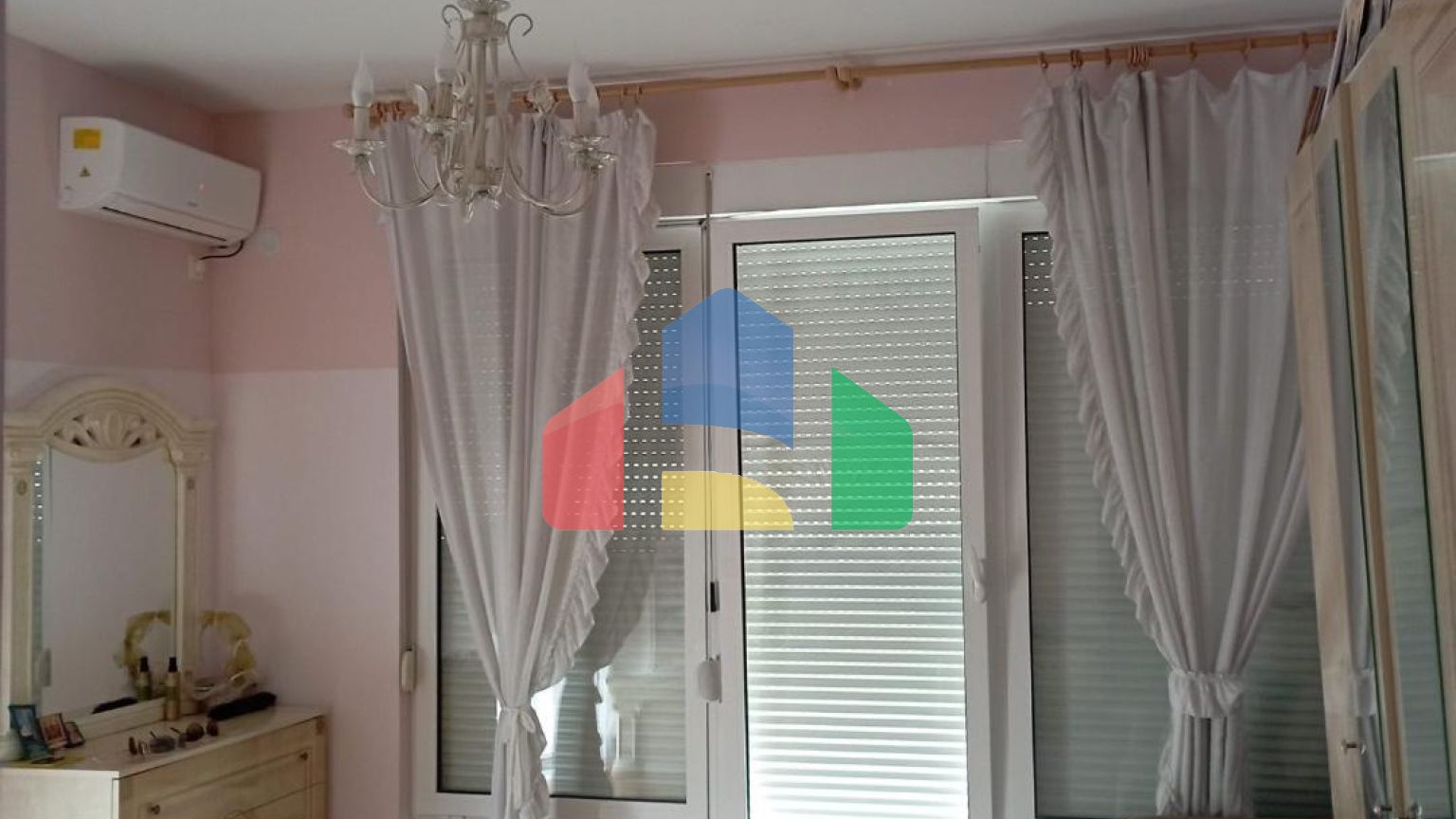 Продажа 4-х этажного дома со студиями в Будве