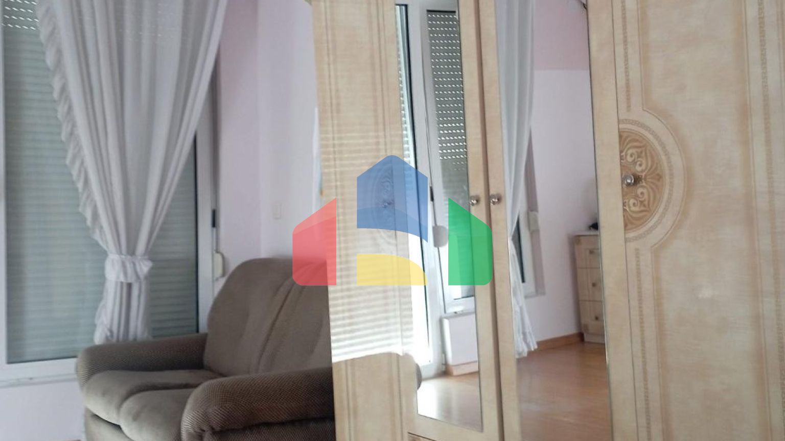 Продажа 4-х этажного дома со студиями в Будве