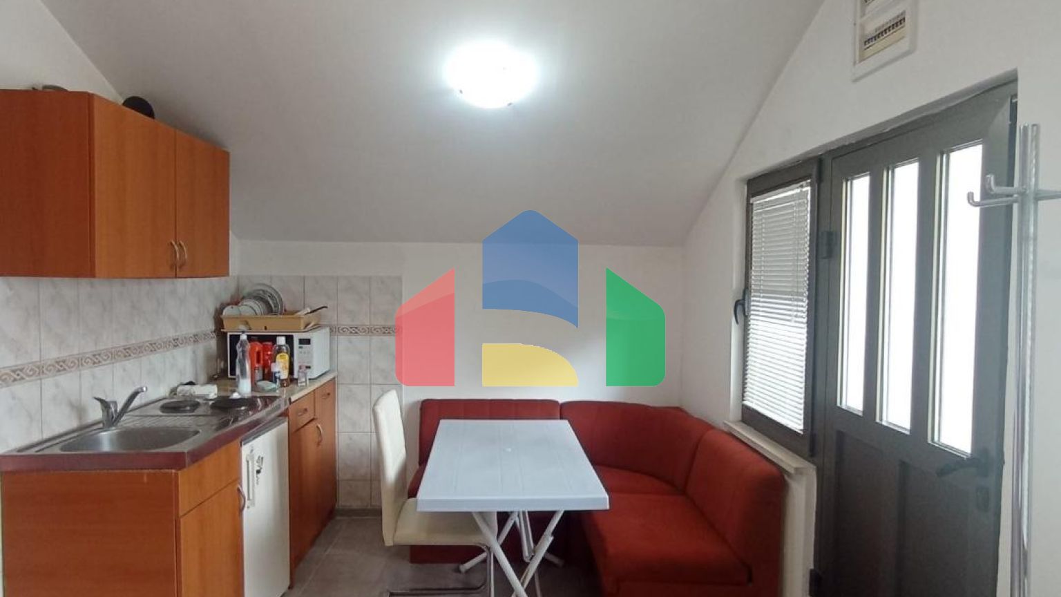 Продажа 4-х этажного дома со студиями в Будве