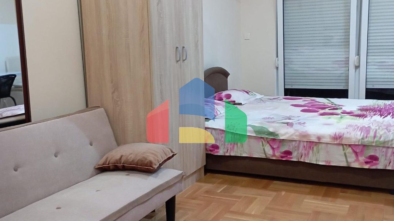 Продажа 4-х этажного дома со студиями в Будве