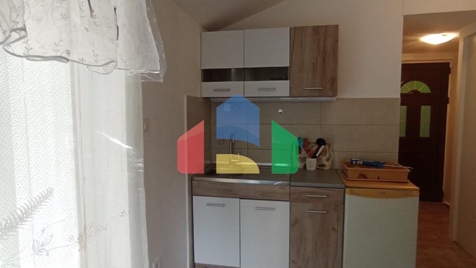 Продажа 4-х этажного дома со студиями в Будве