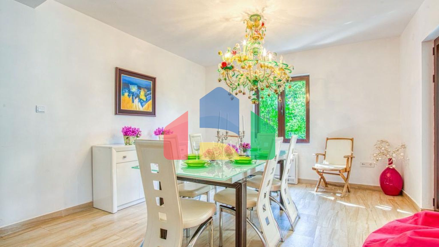 Эксклюзивная большая вилла в Будве возле моря, вид на море.