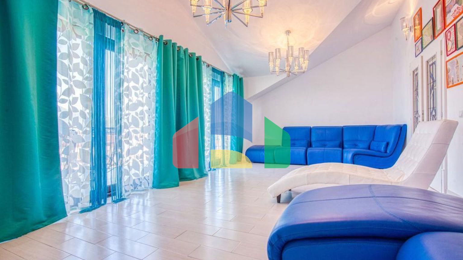 Эксклюзивная большая вилла в Будве возле моря, вид на море.