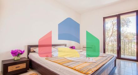 Эксклюзивная большая вилла в Будве возле моря, вид на море.