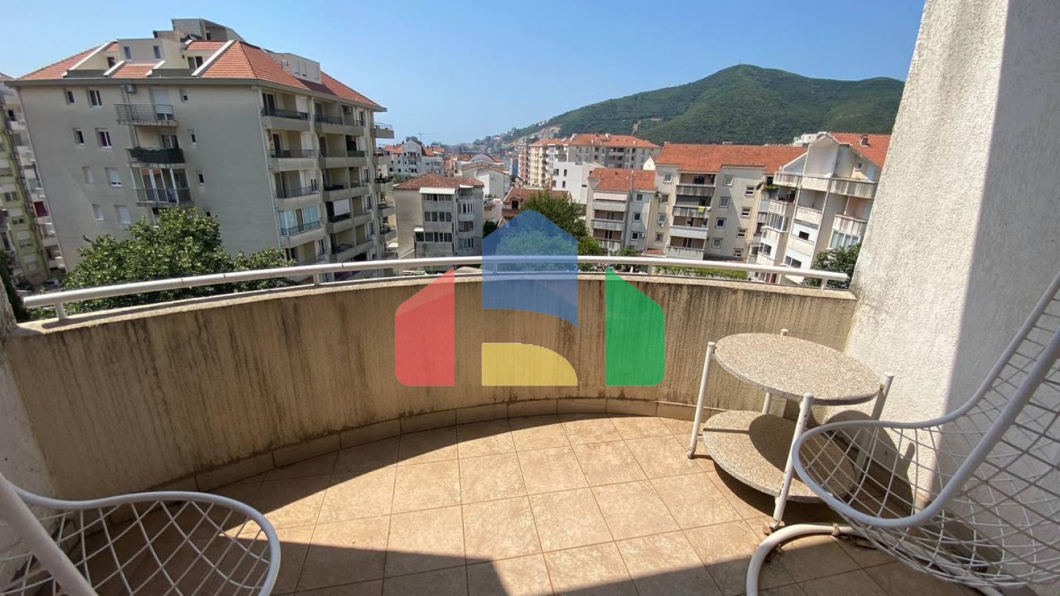 Квартира с двумя спальнями в Будве