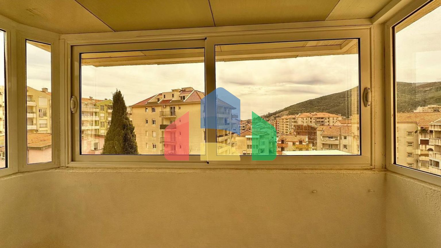 Квартира с двумя спальнями в Будве