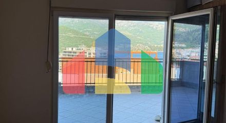 Просторная квартира с 2 спальнями и видом на море в Будве (Бабин До) Просторная квартира с 2 спальнями и видом на море в Будве (Бабин До)