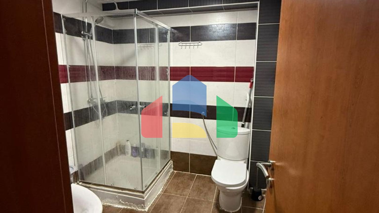 Просторная квартира с 2 спальнями и видом на море в Будве (Бабин До)