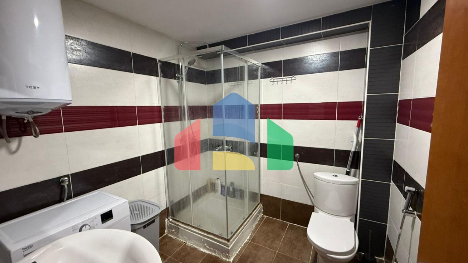 Просторная квартира с 2 спальнями и видом на море в Будве (Бабин До)