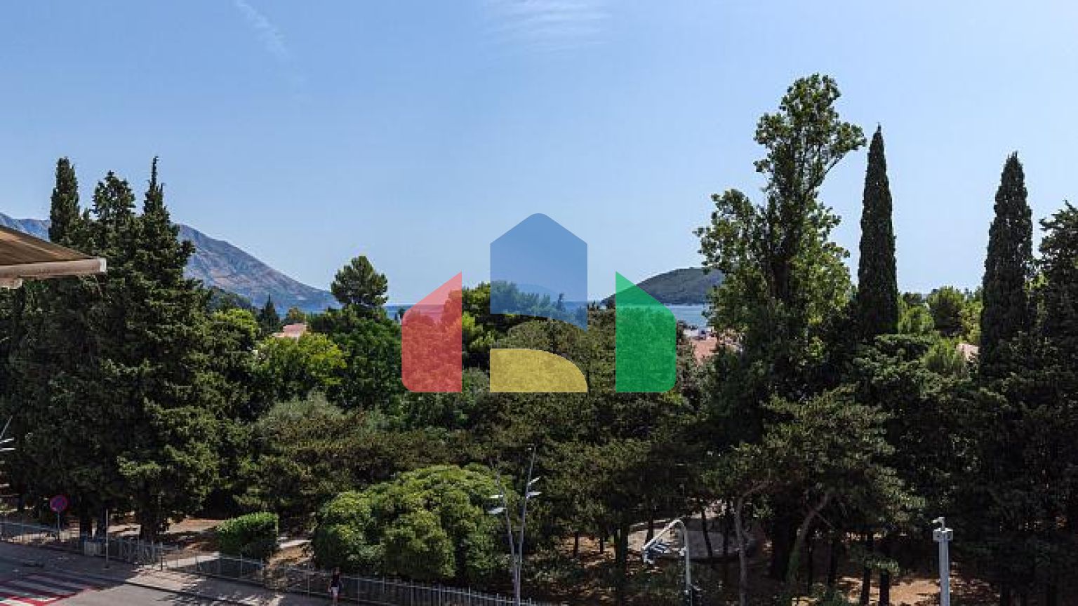 Продается однокомнатная квартира в Будве – вид на море