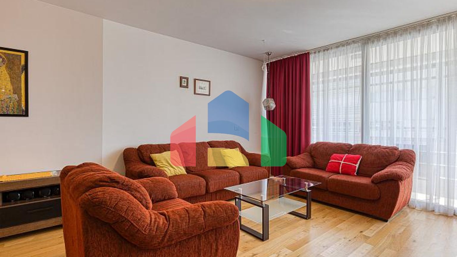 Современная, комфортабельная и полностью оборудованная квартира рядом с пляжем