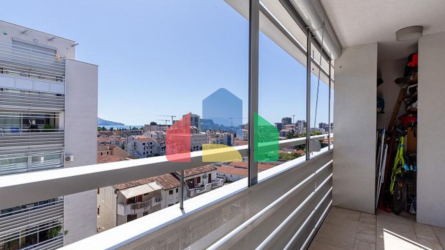 Современная, комфортабельная и полностью оборудованная квартира рядом с пляжем