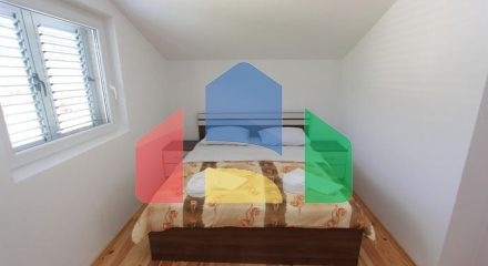 Вилла в Будве, Маини