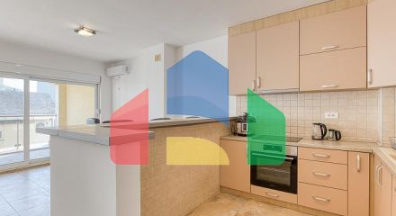 ПРОСТОРНАЯ, ПОЛНОСТЬЮ МЕБЛИРОВАННАЯ КВАРТИРА В БУДВЕ С ГАРАЖОМ И ЗАРЯДКОЙ TESLA