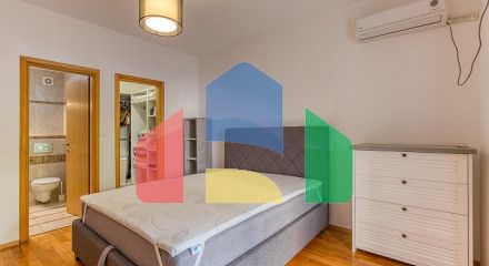 ПРОСТОРНАЯ, ПОЛНОСТЬЮ МЕБЛИРОВАННАЯ КВАРТИРА В БУДВЕ С ГАРАЖОМ И ЗАРЯДКОЙ TESLA