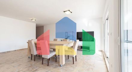 ПРОСТОРНАЯ, ПОЛНОСТЬЮ МЕБЛИРОВАННАЯ КВАРТИРА В БУДВЕ С ГАРАЖОМ И ЗАРЯДКОЙ TESLA