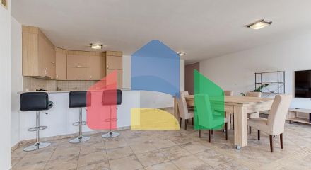 ПРОСТОРНАЯ, ПОЛНОСТЬЮ МЕБЛИРОВАННАЯ КВАРТИРА В БУДВЕ С ГАРАЖОМ И ЗАРЯДКОЙ TESLA