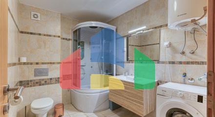 ПРОСТОРНАЯ, ПОЛНОСТЬЮ МЕБЛИРОВАННАЯ КВАРТИРА В БУДВЕ С ГАРАЖОМ И ЗАРЯДКОЙ TESLA