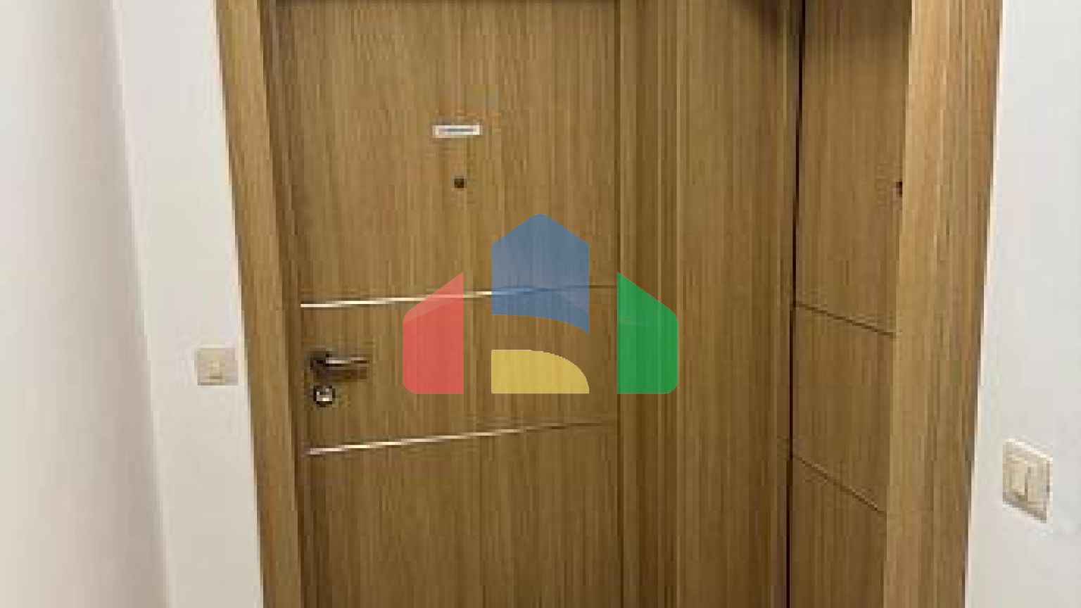 Апартамент 42м2 с парковочным местом в центре Будве в  новом доме