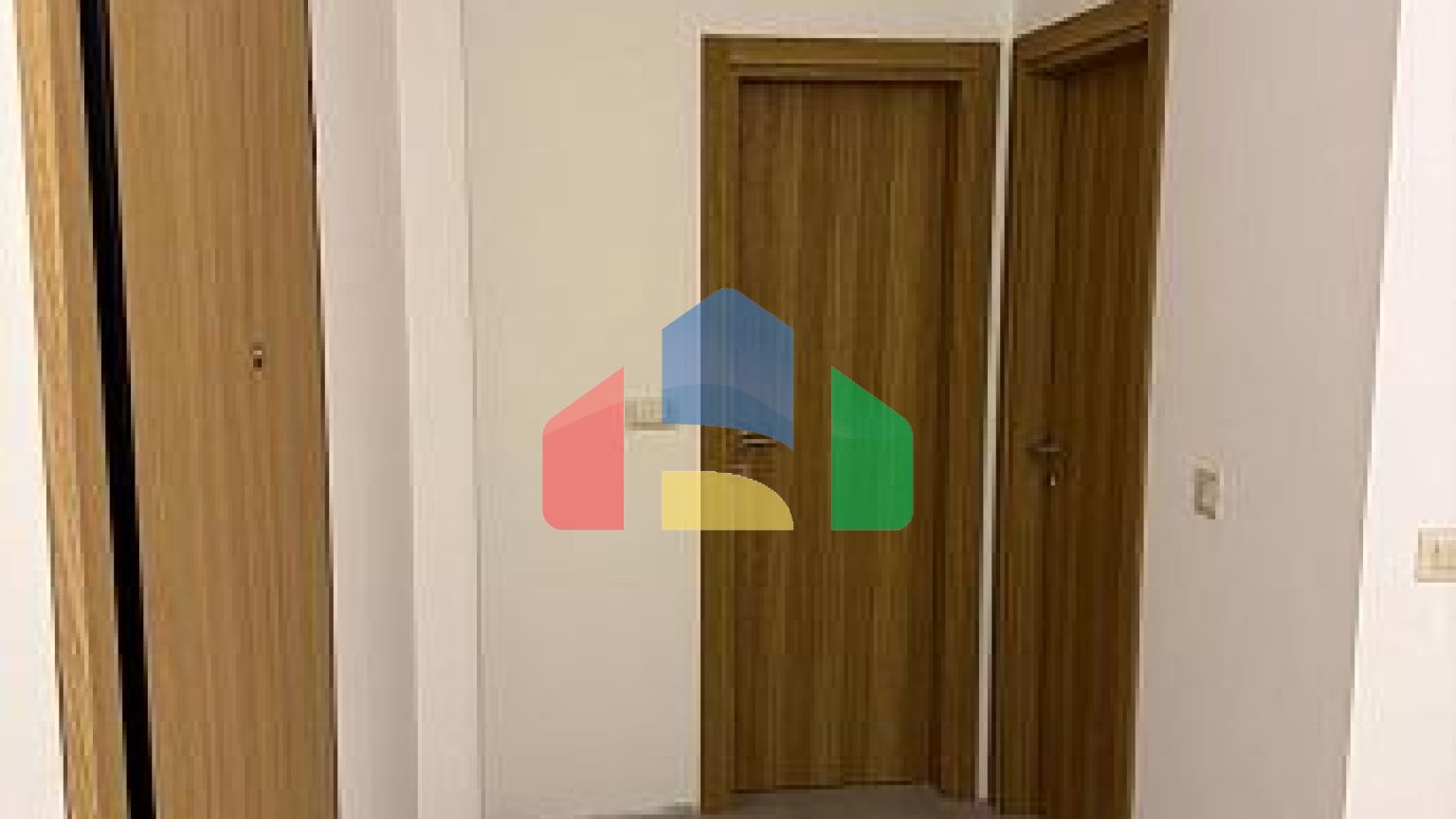 Апартамент 42м2 с парковочным местом в центре Будве в  новом доме