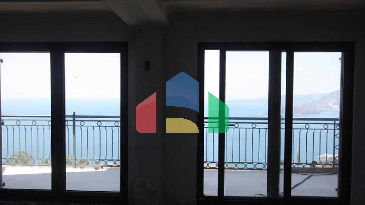 Две виллы в Будванской ривьере с прекрасным видом на море