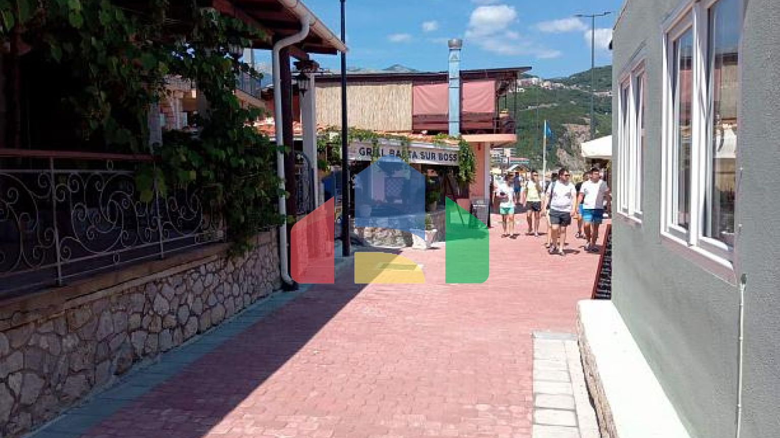 Мини-отель на Јаз в 50 метрах от моря