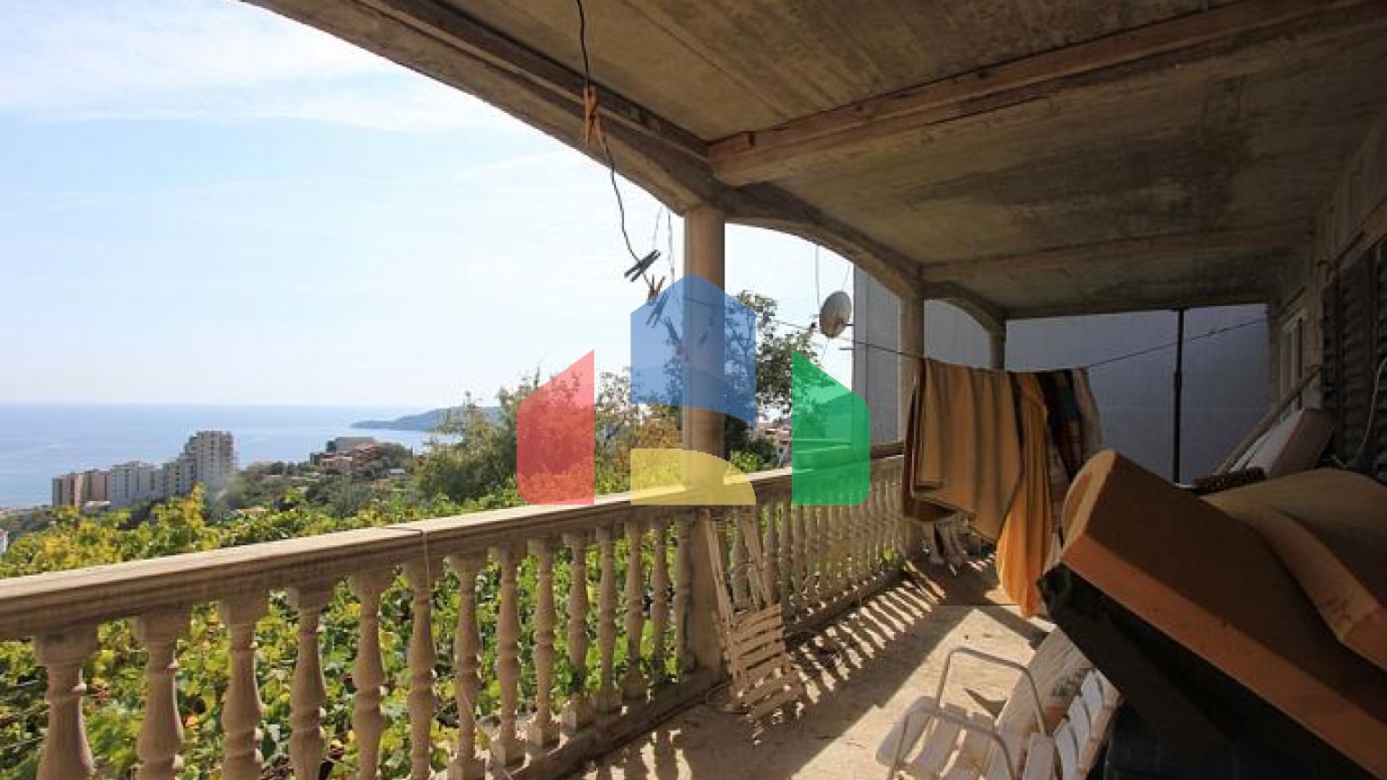 Двухэтажный дом с видом на море в Майне