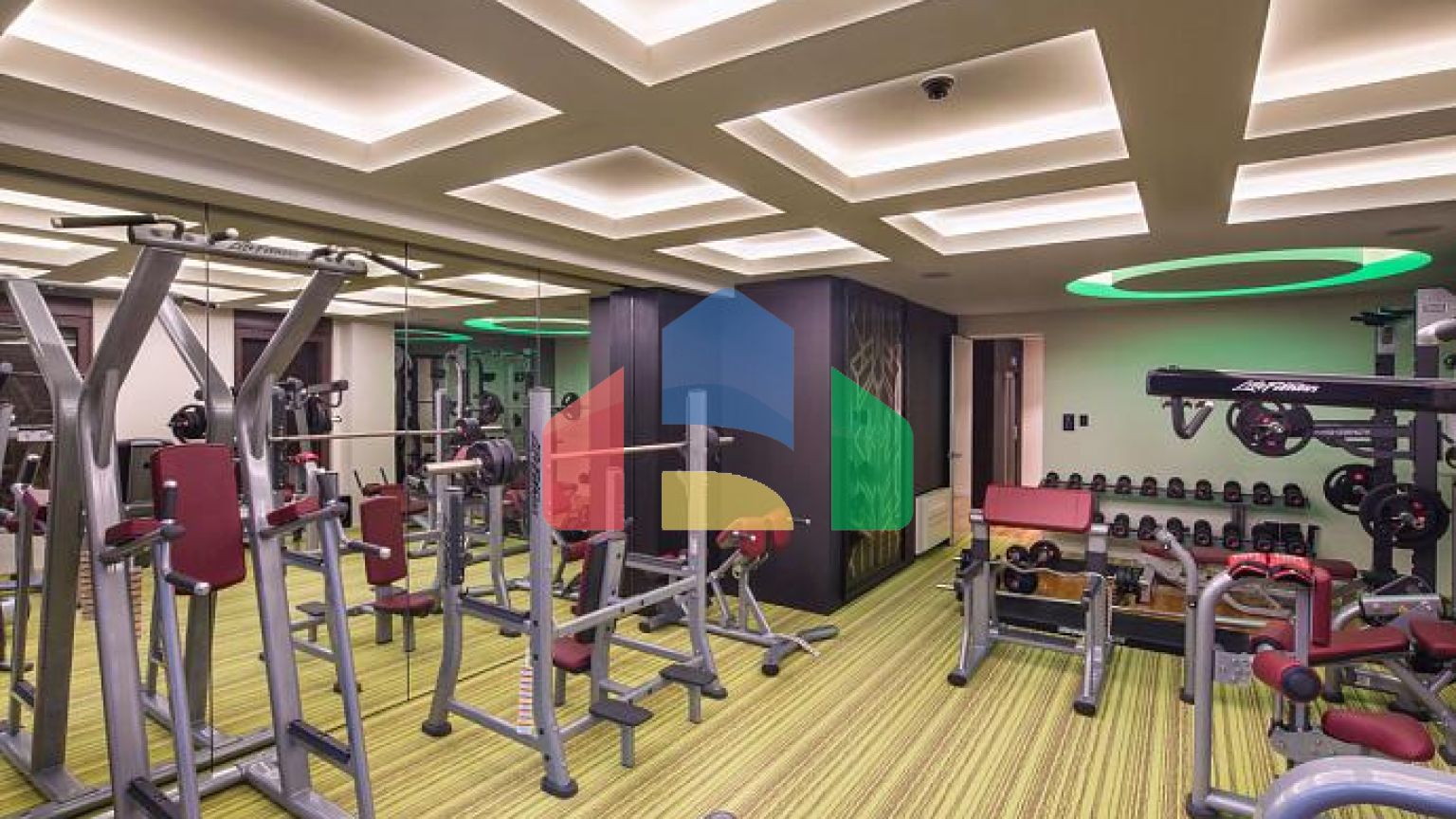 Супер роскошная трехэтажная квартира-типлекс с джакузи и сауной