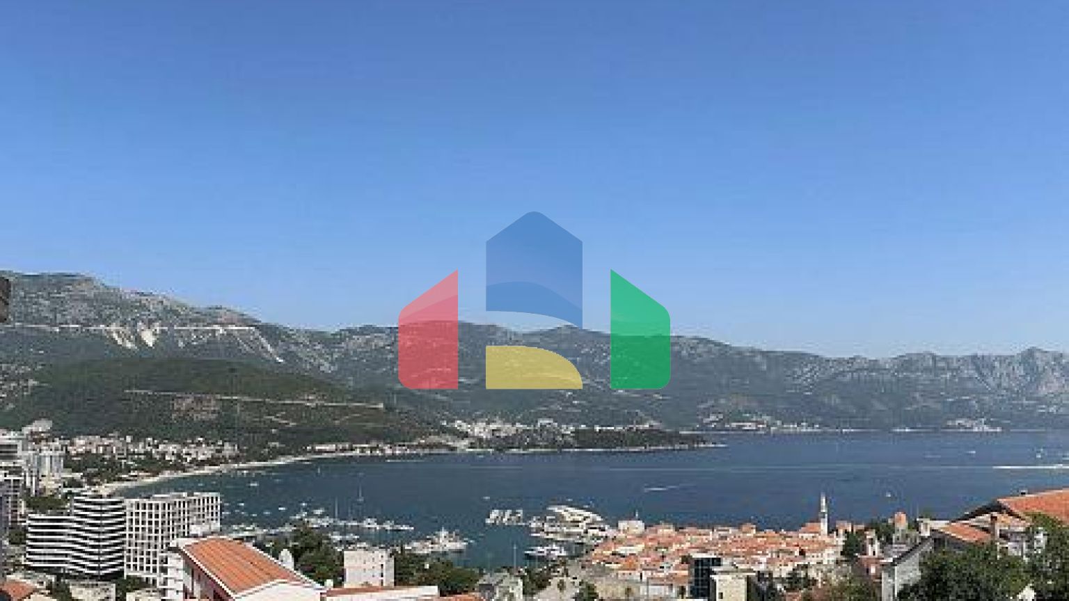 Двухкомнатная квартира в Будве с видом на море