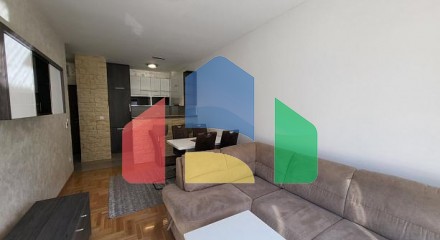 Apartment with spacious terrace in the center of Budva