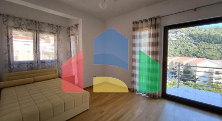 Spacious 107 sqm apartment with a terrace and sea view in the heart of Budva