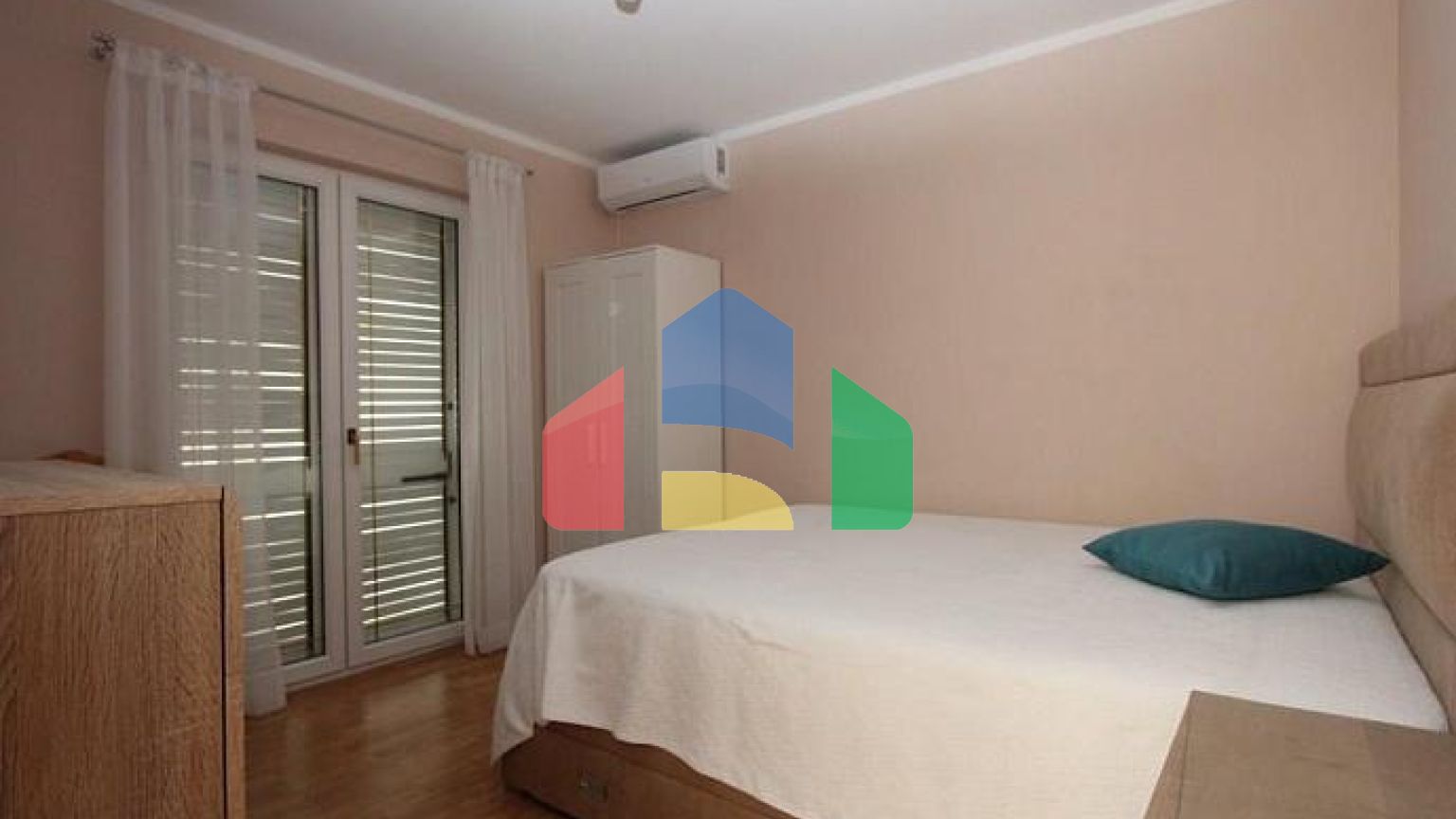 Уютный дом в городе Будва