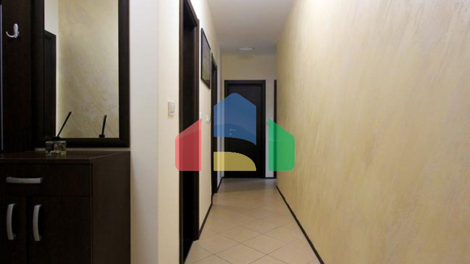 Меблированная квартира с тремя спальнями в Будве