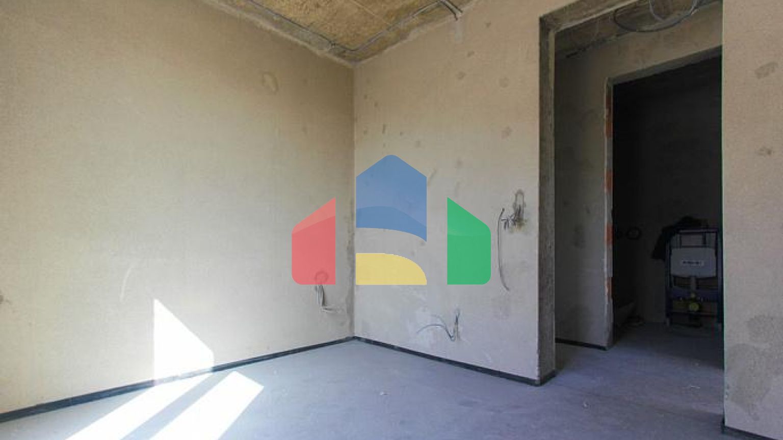 Квартиры в новом доме с 2 и 3 спальными комнатами и частичным видом на море