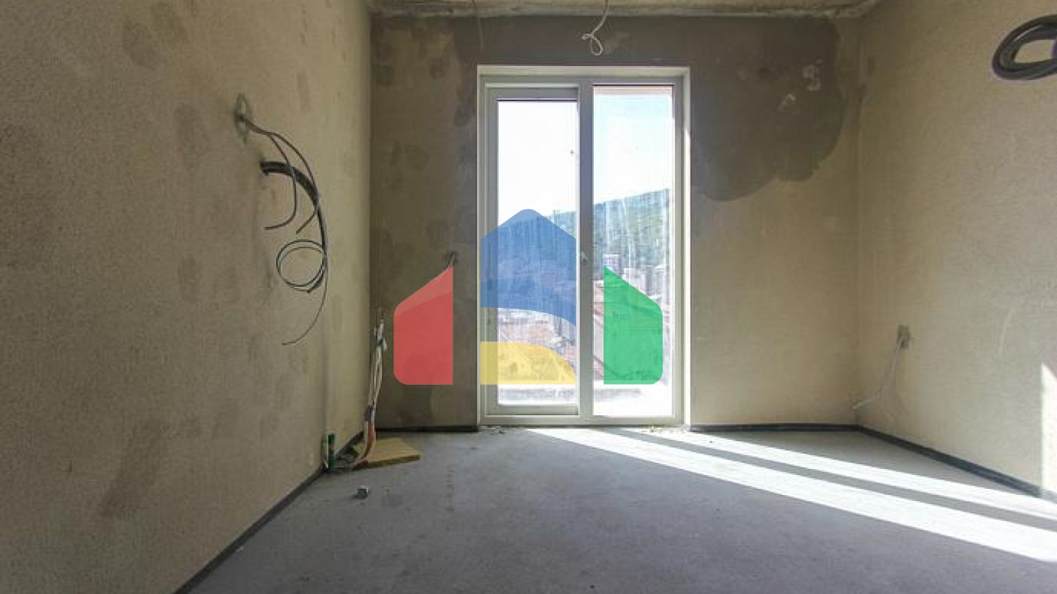 Квартиры в новом доме с 2 и 3 спальными комнатами и частичным видом на море