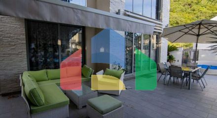 Роскошная вилла с бассейном в Будве