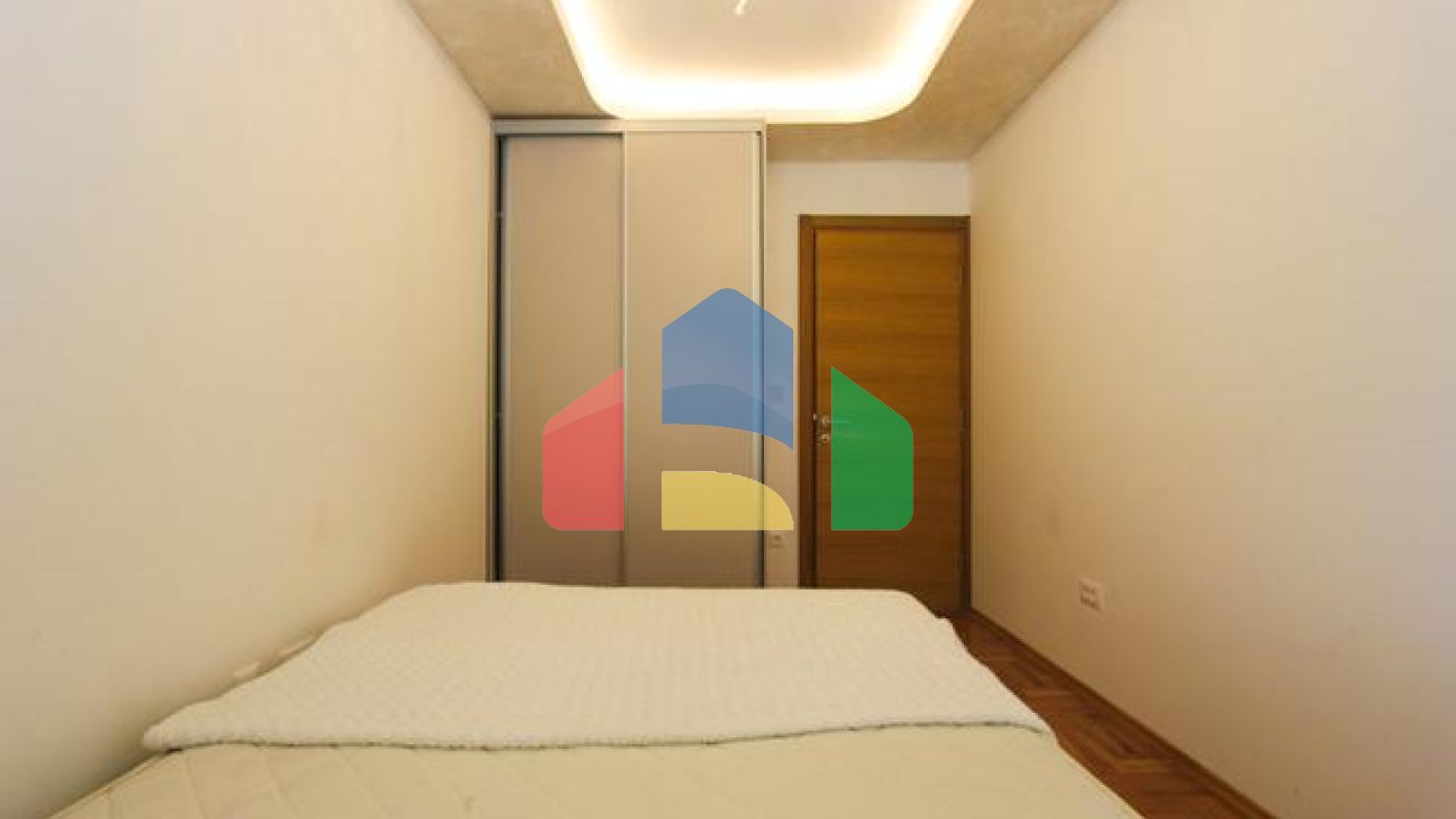 Две квартиры с двумя спальными комнатами в Будве в тихом месте