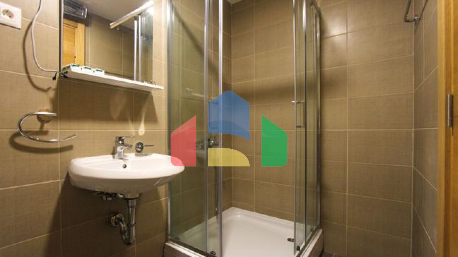 Две квартиры с двумя спальными комнатами в Будве в тихом месте