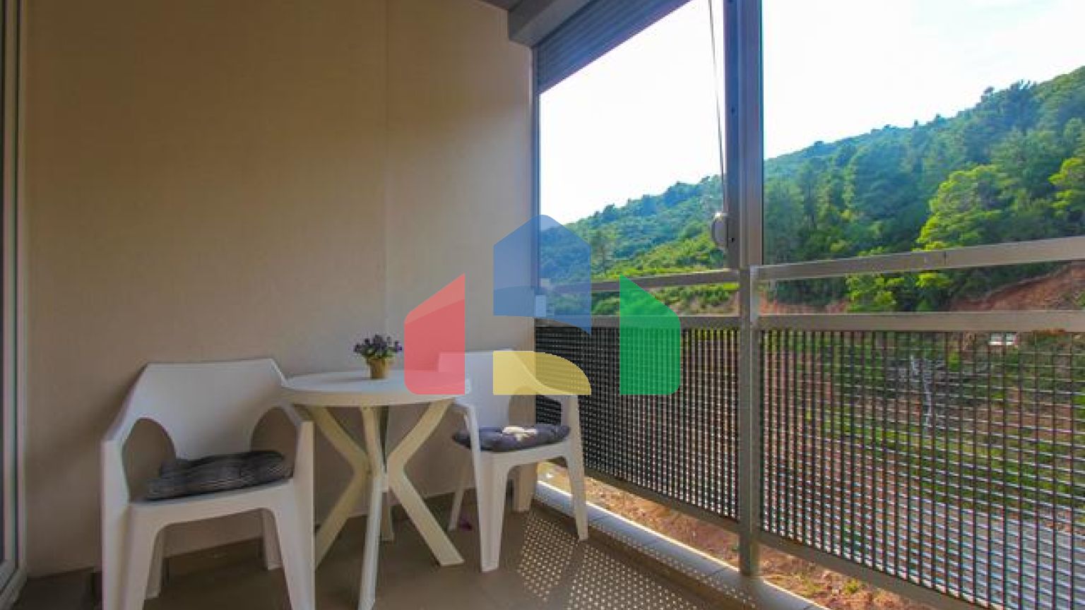 Две квартиры с двумя спальными комнатами в Будве в тихом месте