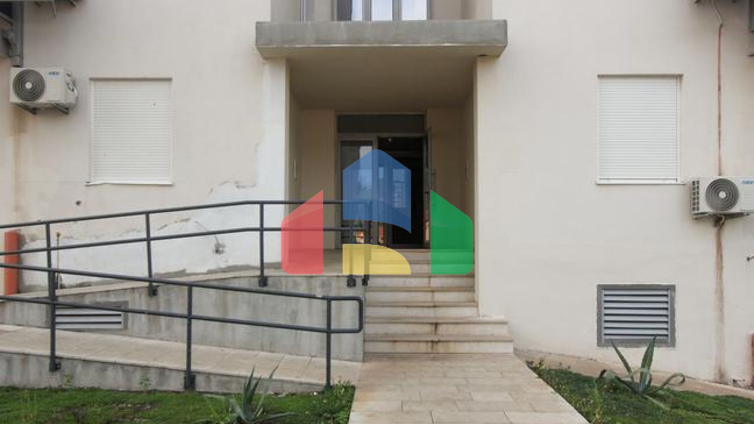 Две квартиры с двумя спальными комнатами в Будве в тихом месте