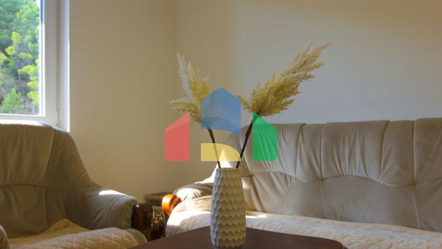 Две квартиры с двумя спальными комнатами в Будве в тихом месте