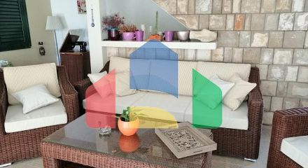 Просторный дом в Будве