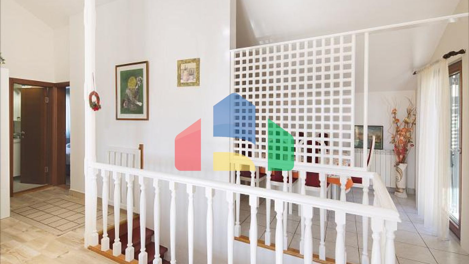 Просторный дом в Будве