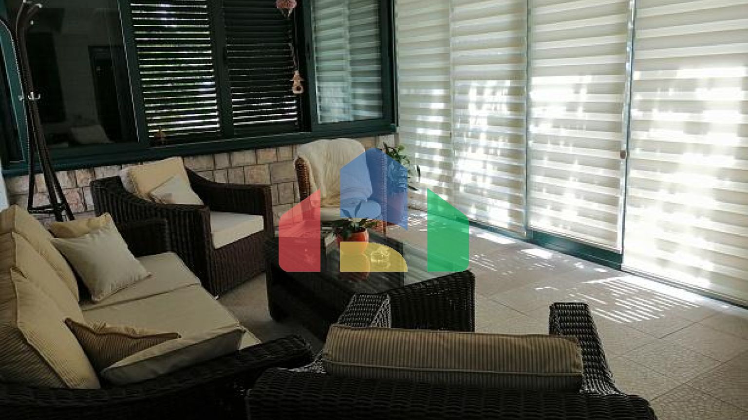 Просторный дом в Будве