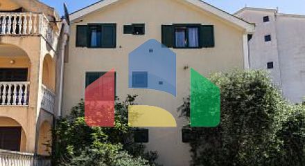 Просторный дом в Будве