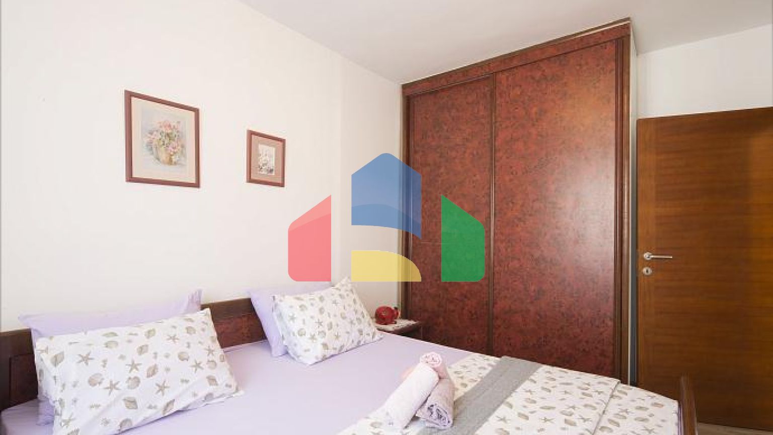 Просторный дом в Будве