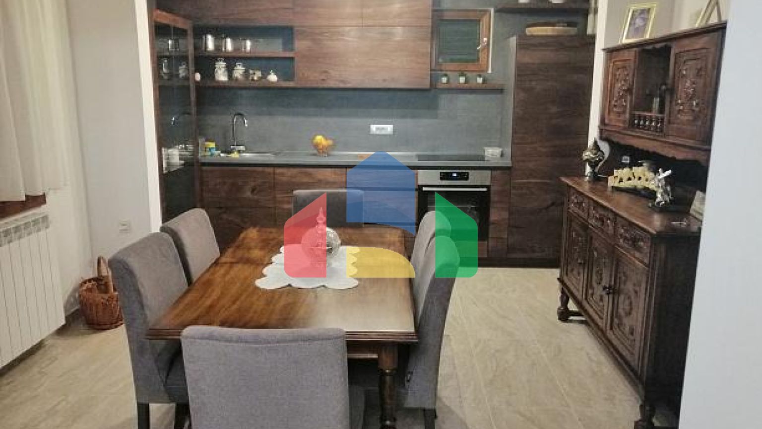 Просторный дом в Будве